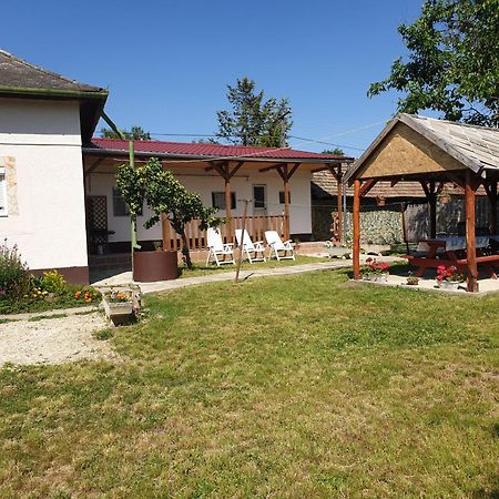 Janka Vendeghaz Es Apartman Abadszalok ภายนอก รูปภาพ