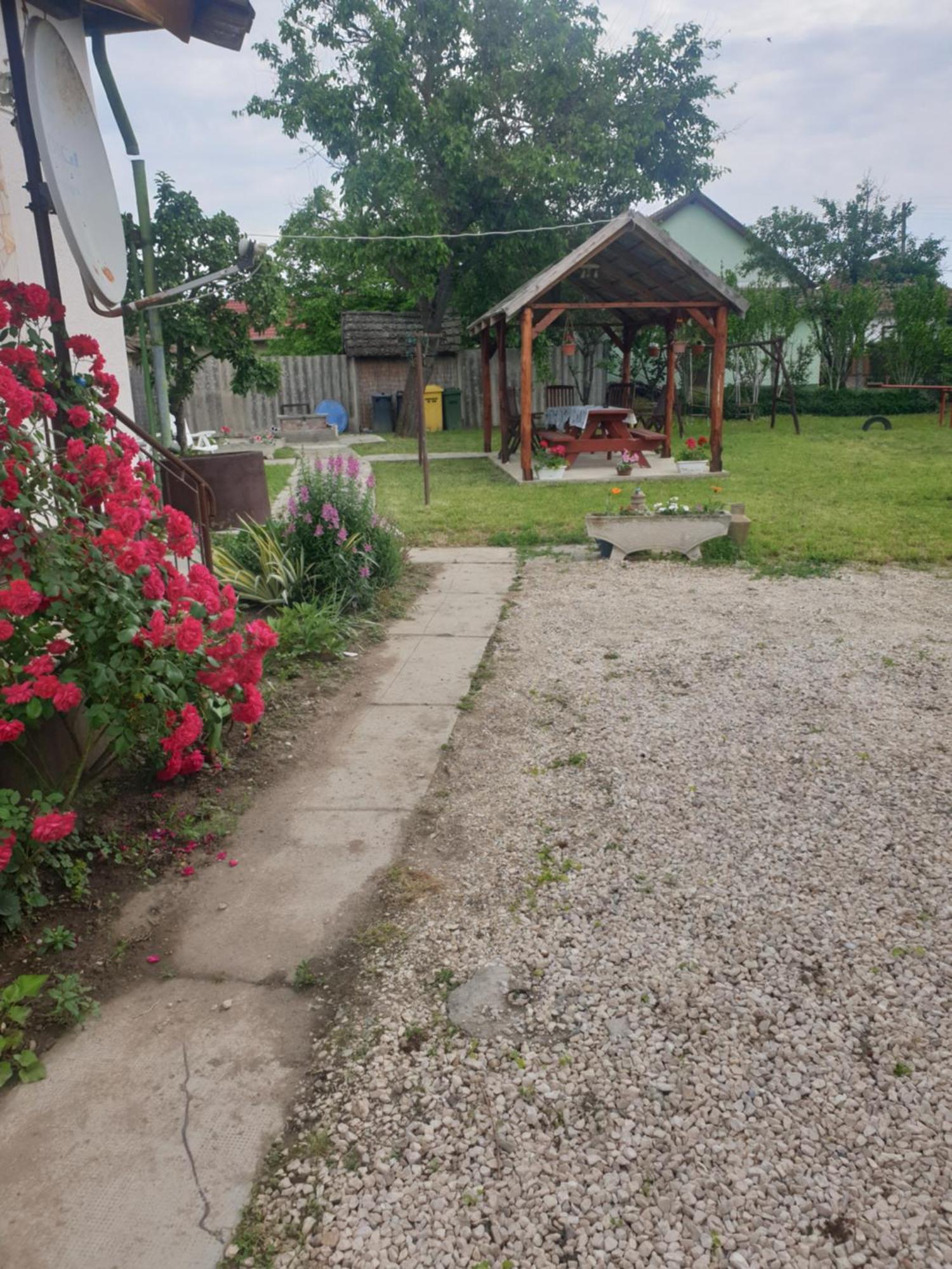 Janka Vendeghaz Es Apartman Abadszalok ภายนอก รูปภาพ