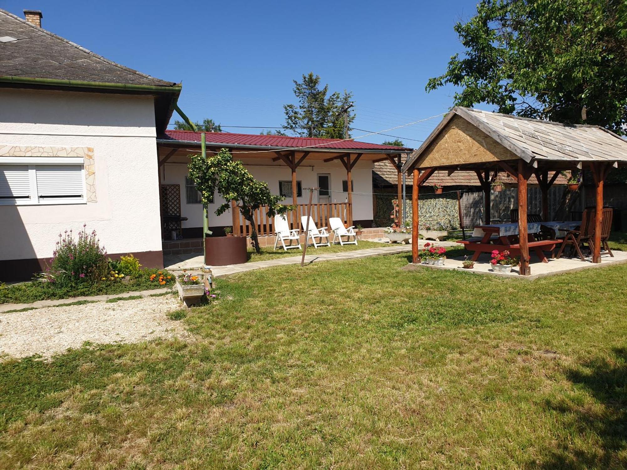 Janka Vendeghaz Es Apartman Abadszalok ภายนอก รูปภาพ